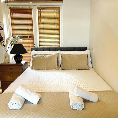Cosy River View Flat At Temple Bar Apartment